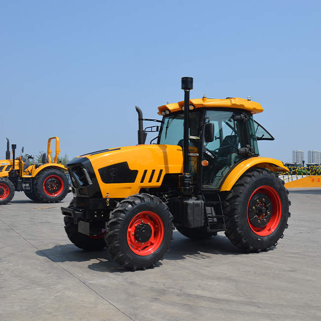 High Quality China Huaxia Tractor 1204 1304 4WD Farm Tractor