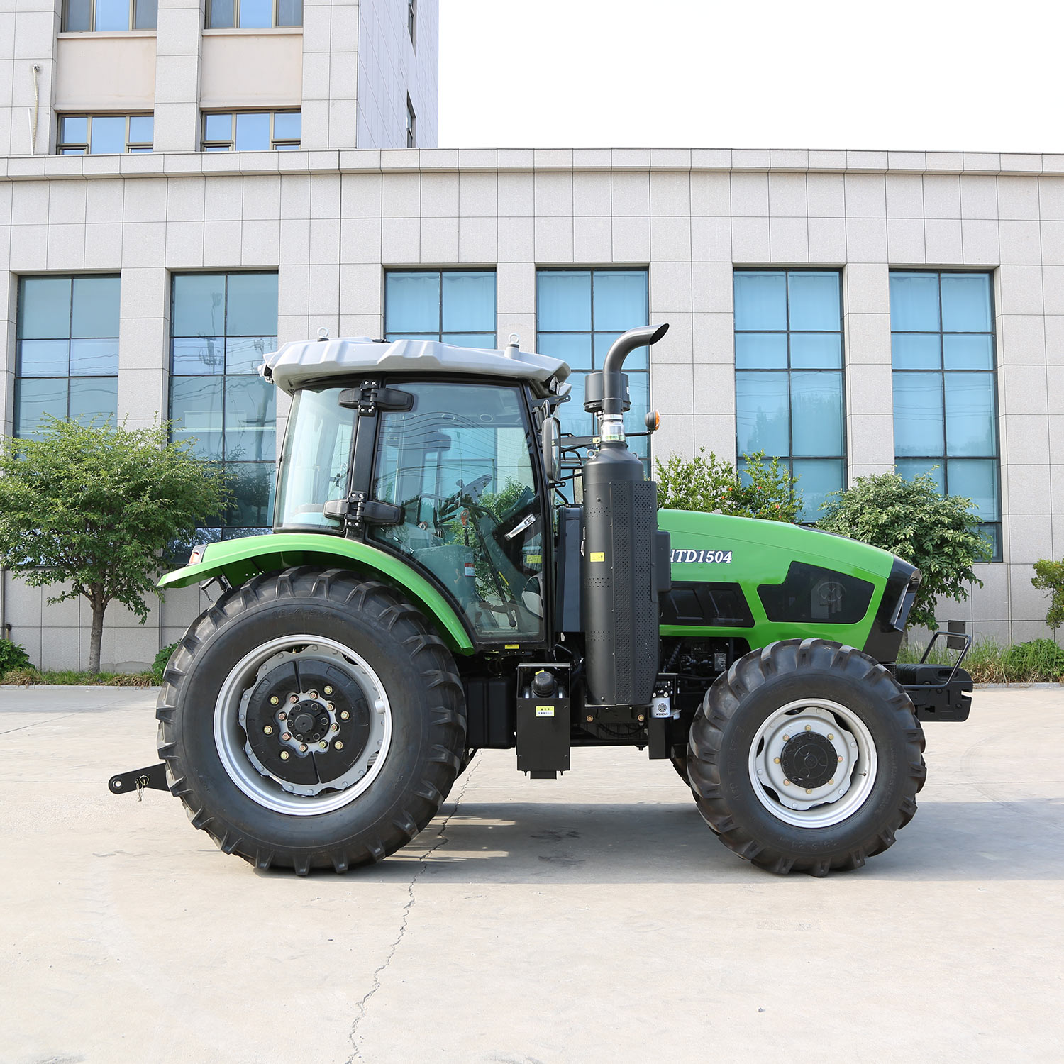 Huabo YTO 150HP 4x4 Farm Tractor with Air-Conditioned Cabin & Powerful Diesel Engine