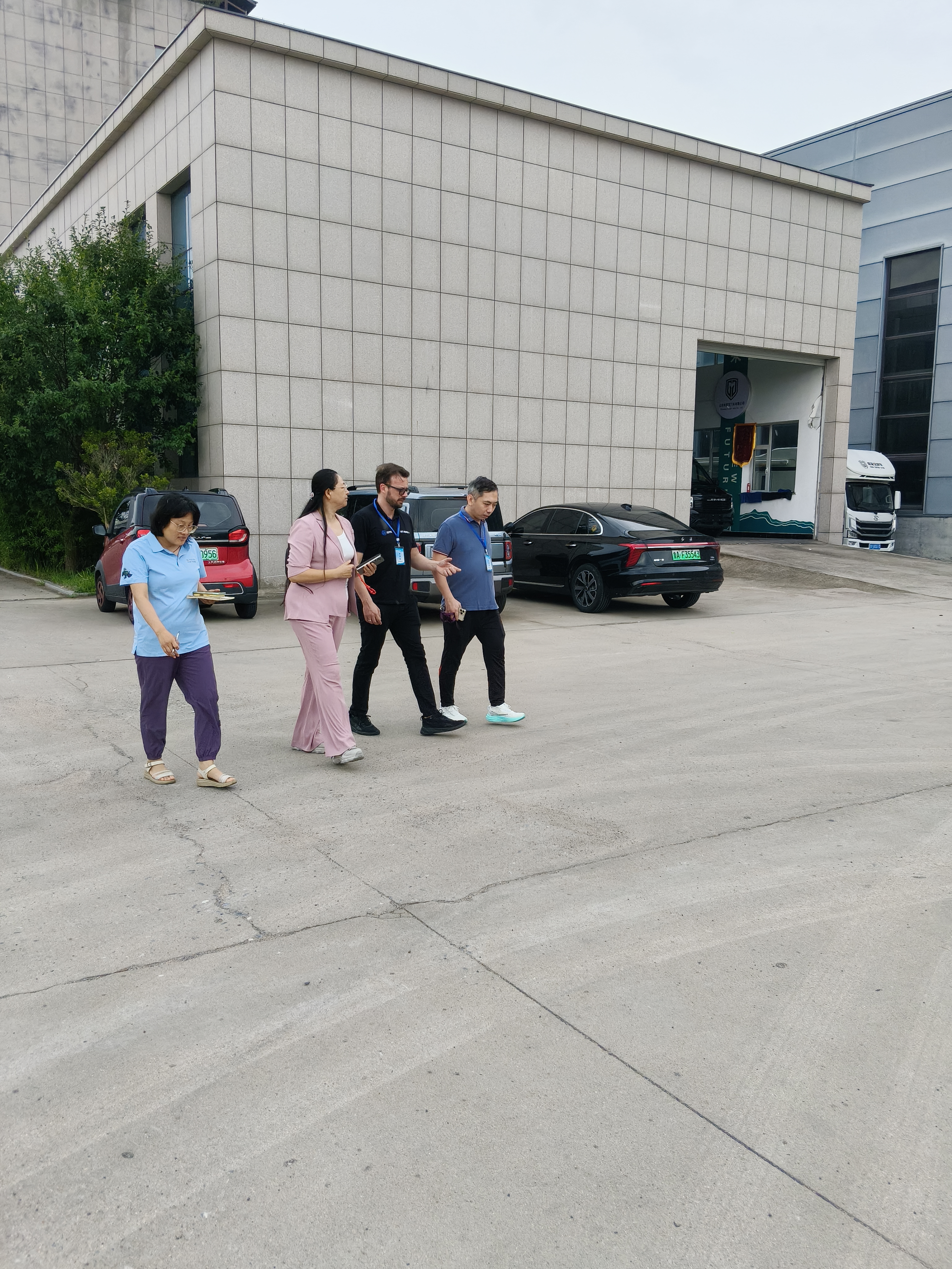 On‑site Factory Tour by Brazilian Partners: Exploring Tractor Manufacturing & Product Performance