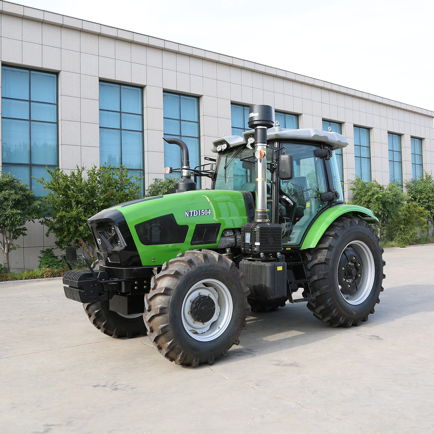 Huabo YTO 150HP 4x4 Farm Tractor with Air-Conditioned Cabin & Powerful Diesel Engine